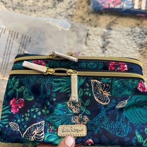 New in packaging Lilly Pulitzer vanity case (collapsable)
